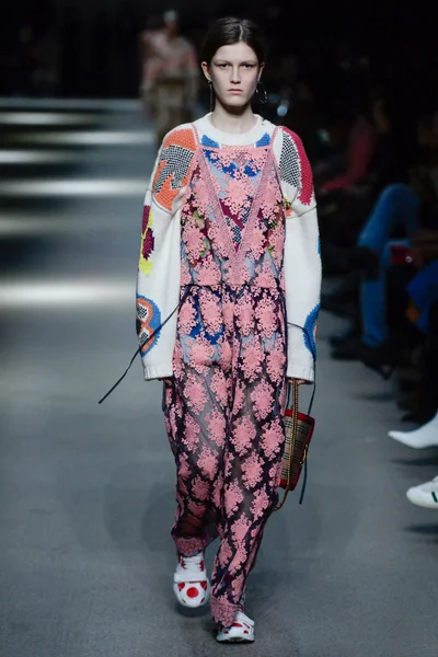 Look 64